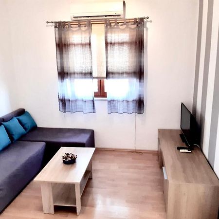 Apartments Belic With Pool Jelsa  Ngoại thất bức ảnh