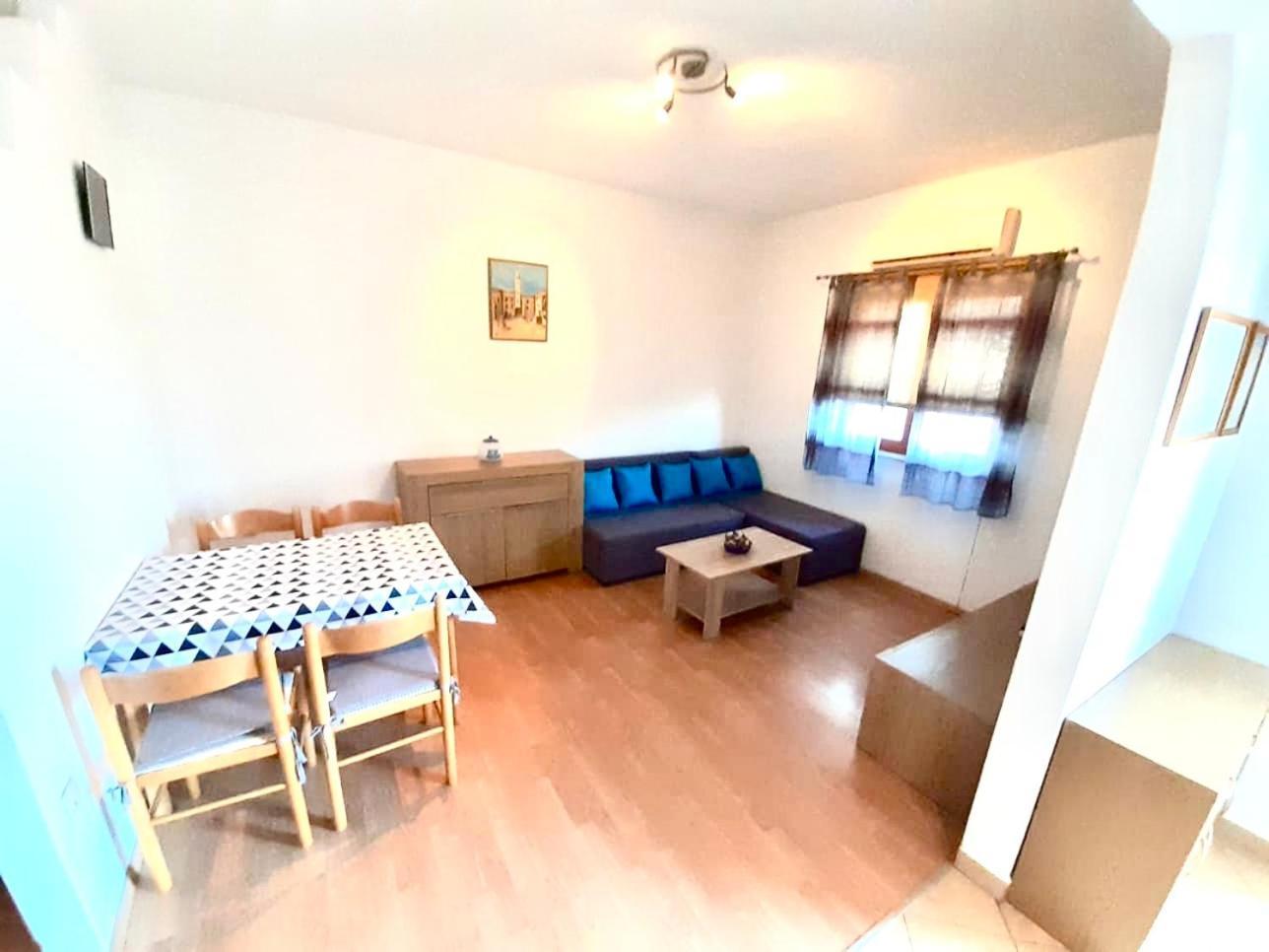 Apartments Belic With Pool Jelsa  Ngoại thất bức ảnh