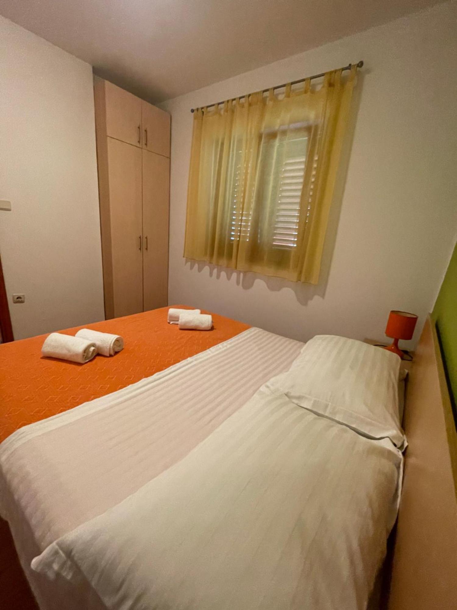 Apartments Belic With Pool Jelsa  Ngoại thất bức ảnh